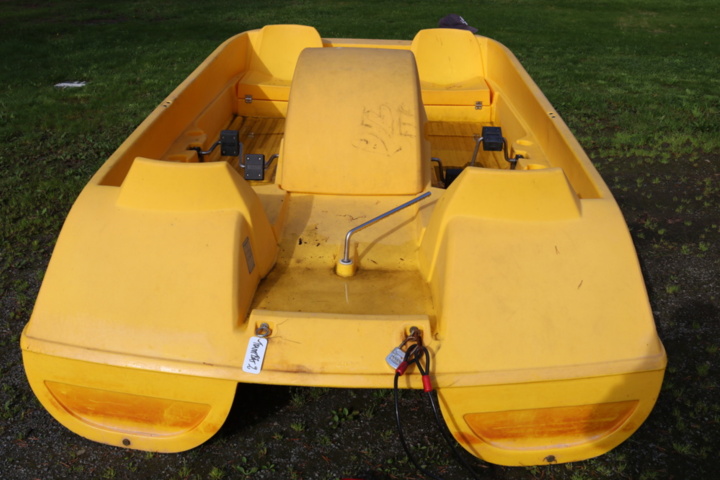1515206-4 Pedal boat Pioneer Trio