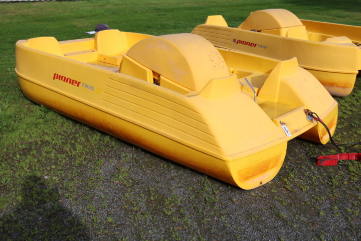 1515206-5 Pedal boat Pioneer Trio