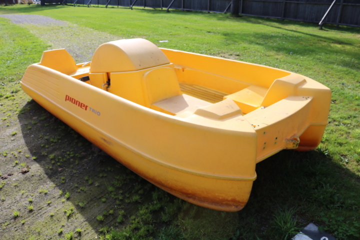 1515206-8 Pedal boat Pioneer Trio