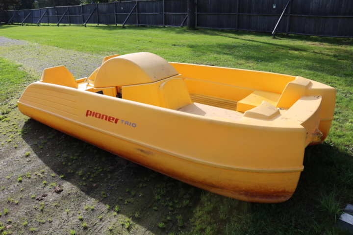 1515206-2 Pedal boat Pioneer Trio