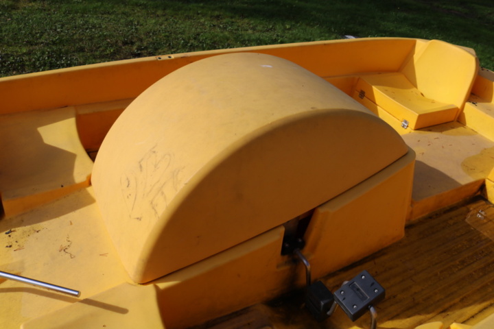 1515206-17 Pedal boat Pioneer Trio