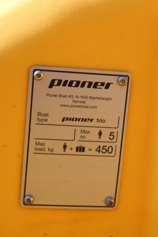 1515206-19 Pedal boat Pioneer Trio