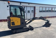 1536021 Grävmaskin med 3 skopor och tjälkrok - Volvo EC18E - 2022