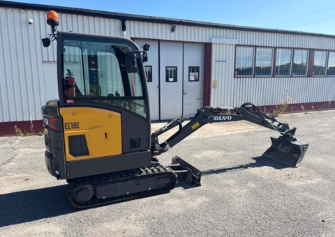 Grävmaskin med 3 skopor och tjälkrok - Volvo EC18E - 2022