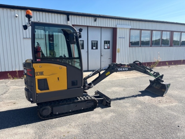 1536021-1 Grävmaskin med 3 skopor och tjälkrok - Volvo EC18E - 2022