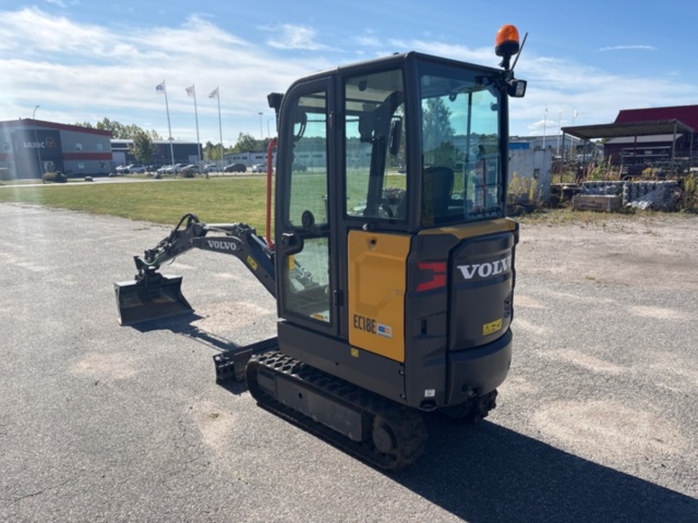 1536021-5 Grävmaskin med 3 skopor och tjälkrok - Volvo EC18E - 2022
