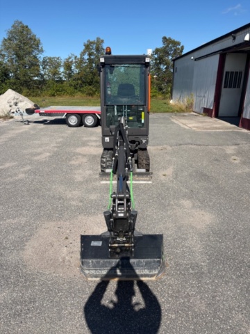 1536021-8 Grävmaskin med 3 skopor och tjälkrok - Volvo EC18E - 2022