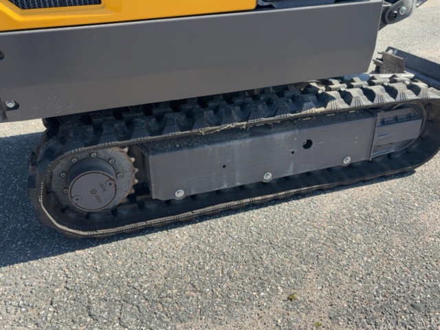 1536021-14 Grävmaskin med 3 skopor och tjälkrok - Volvo EC18E - 2022