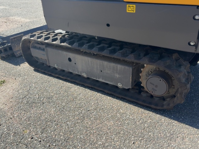 1536021-16 Grävmaskin med 3 skopor och tjälkrok - Volvo EC18E - 2022