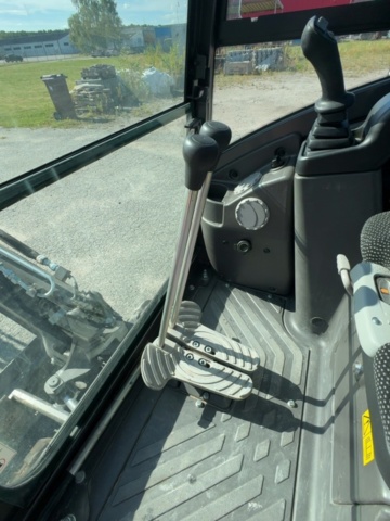 1536021-20 Grävmaskin med 3 skopor och tjälkrok - Volvo EC18E - 2022