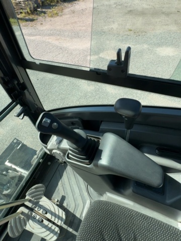 1536021-22 Grävmaskin med 3 skopor och tjälkrok - Volvo EC18E - 2022