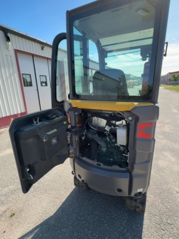1536021-33 Grävmaskin med 3 skopor och tjälkrok - Volvo EC18E - 2022
