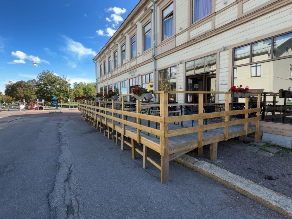 1530084-1 Uteservering i trä för demontering