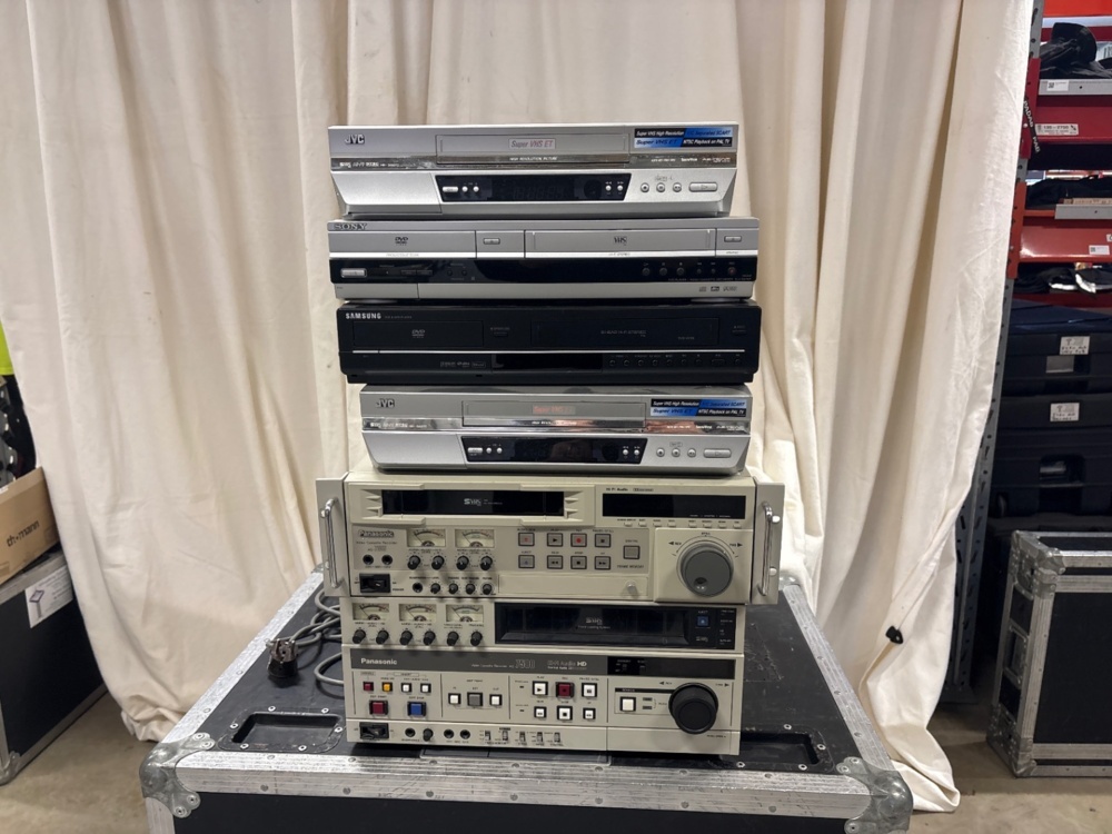 1536023-1 Collection with VCR and DVD player