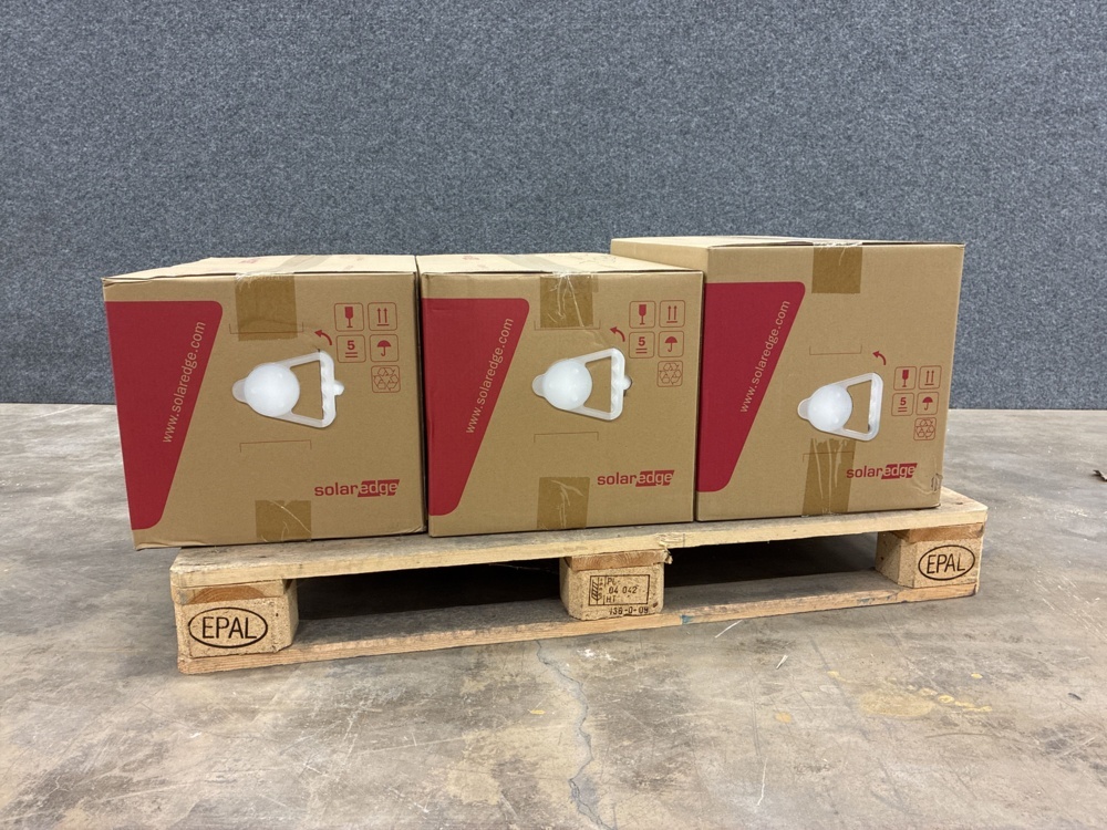 1576258-2 Inverter Solaredge SE66,6K MC4