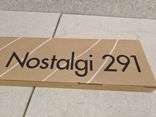 1564833-2 Essem design Nostalgi 291 hatthylla ask/vit