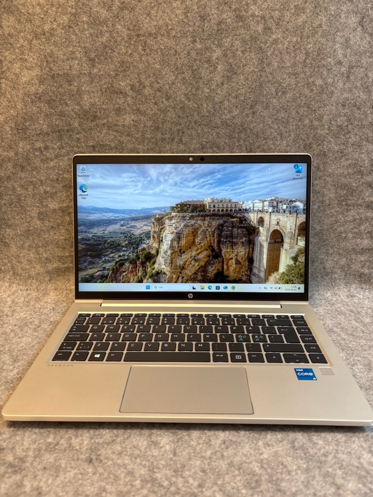 1529426-1 Laptop - HP ProBook 640 G8