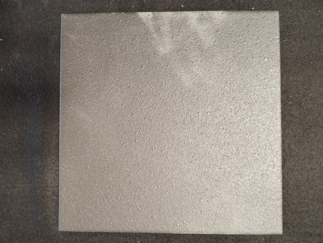 Plattor, 31 m² - svart, 20x20 cm på auktion i Skåne, Hässleholm hos PS Auction