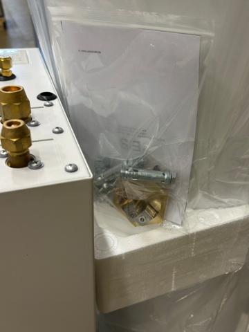 1576413-3 12 kW air/water heat pump incl. buffer tank, easily connects to an existing heating system L3.66