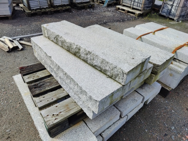 1091336-1 Granitkantsten RFV2 Rak Porto Grå 1100x120x300 mm ca 7,7 m
