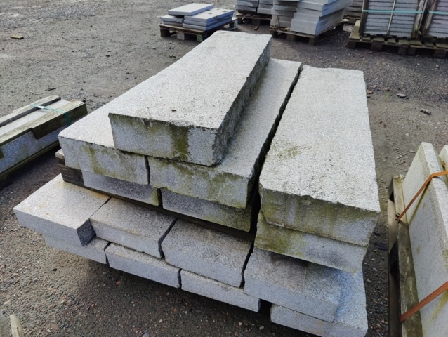 1091336-2 Granitkantsten RFV2 Rak Porto Grå 1100x120x300 mm ca 7,7 m