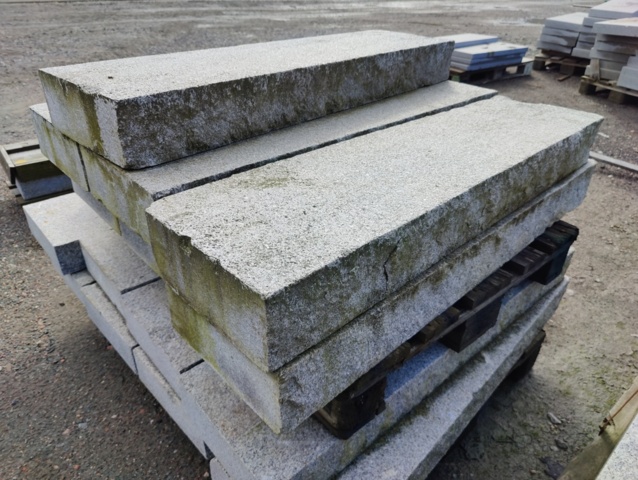 1091336-3 Granitkantsten RFV2 Rak Porto Grå 1100x120x300 mm ca 7,7 m