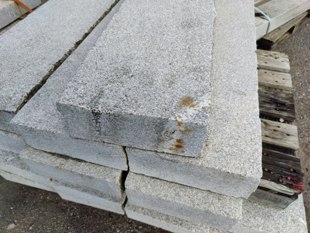 1091336-5 Granitkantsten RFV2 Rak Porto Grå 1100x120x300 mm ca 7,7 m