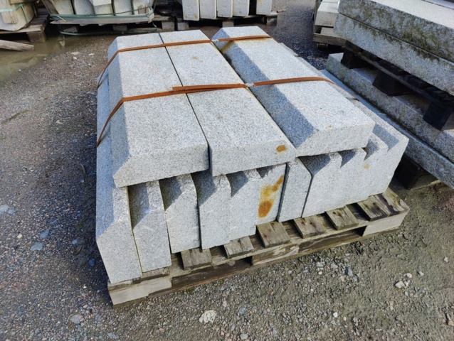 1091338-3 Granitkantsten RFF4 Rak Porto Grå 1100x100x300 mm ca 15,4 m