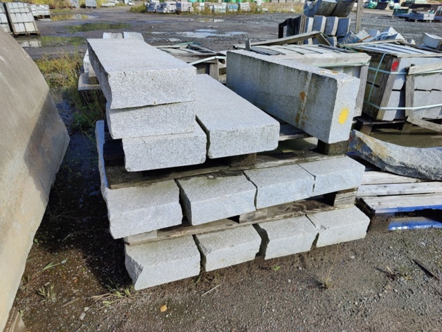 1091339-1 Granitkantsten RFV2 Rak Porto Grå 1100x120x300 mm ca 14,3 m