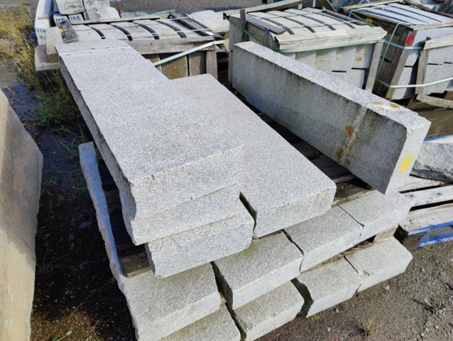 1091339-2 Granitkantsten RFV2 Rak Porto Grå 1100x120x300 mm ca 14,3 m
