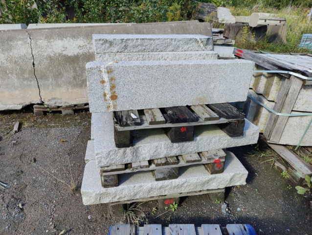 1091339-3 Granitkantsten RFV2 Rak Porto Grå 1100x120x300 mm ca 14,3 m