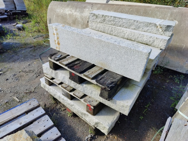 1091339-4 Granitkantsten RFV2 Rak Porto Grå 1100x120x300 mm ca 14,3 m