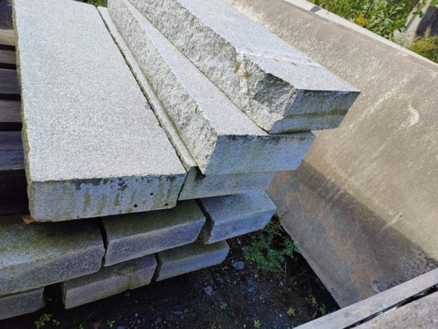 1091339-5 Granitkantsten RFV2 Rak Porto Grå 1100x120x300 mm ca 14,3 m