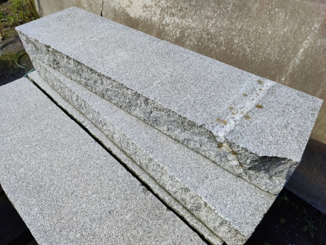 1091339-7 Granitkantsten RFV2 Rak Porto Grå 1100x120x300 mm ca 14,3 m