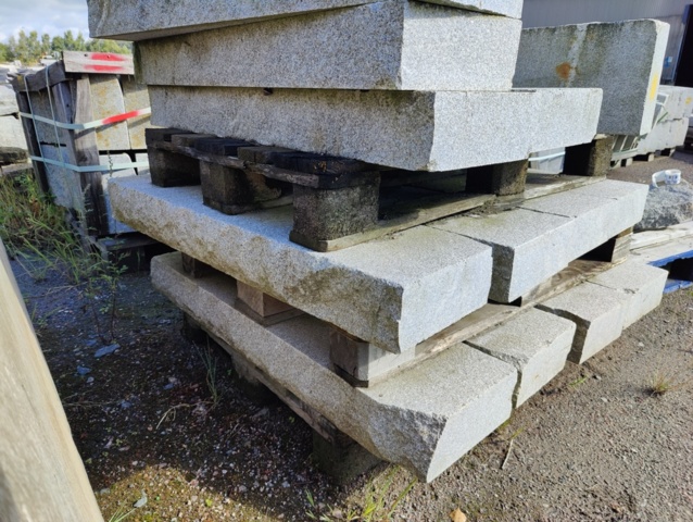 1091339-8 Granitkantsten RFV2 Rak Porto Grå 1100x120x300 mm ca 14,3 m