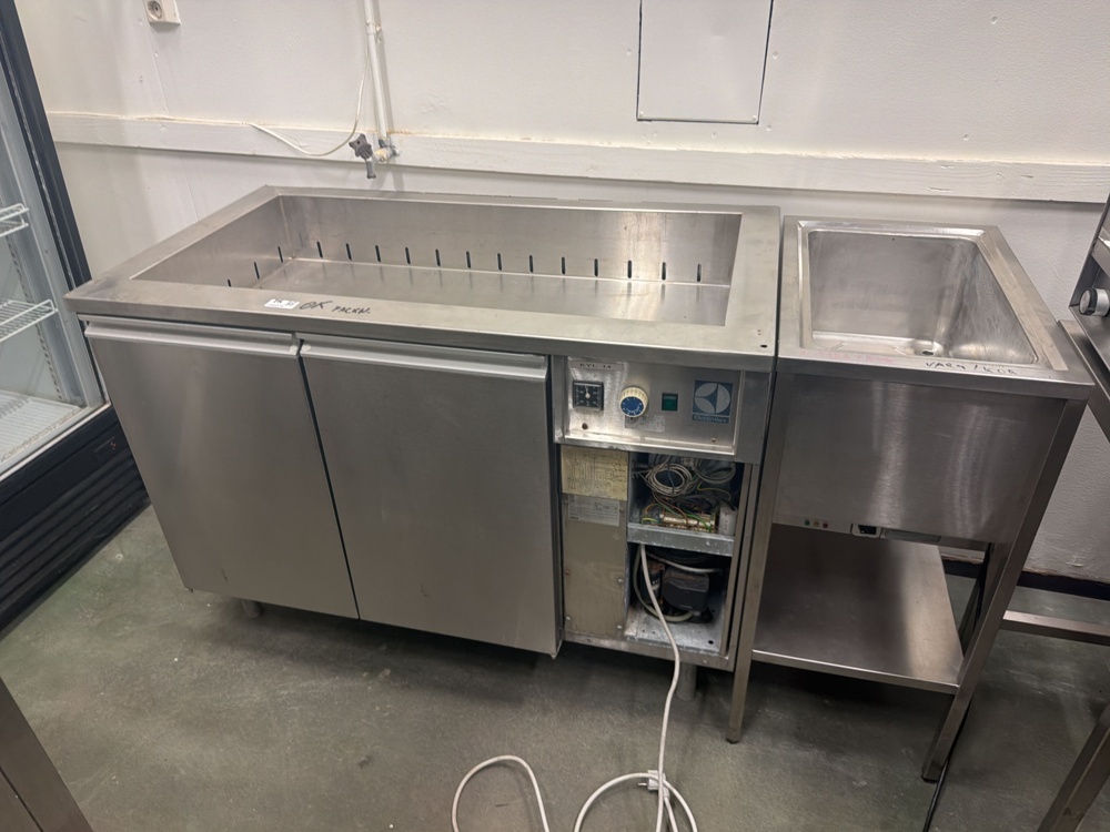 1566878-1 Kylbänk med brunn samt varmvattenbad