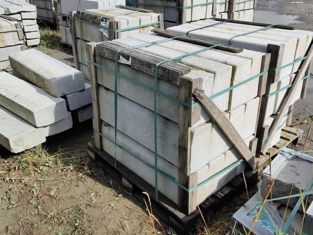 1091342-1 Granite curbstone GF1 Straight Porto 170 mm approx. 12.34 m