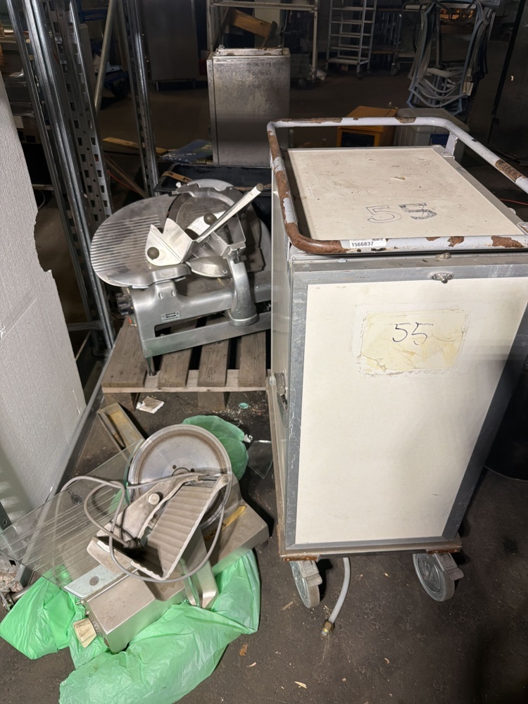 1566837-1 2 cutting machines and a food cart - Berkel
