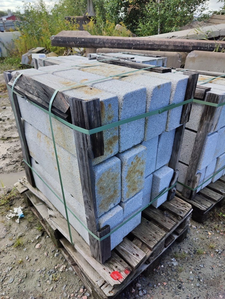 1091343-2 Granite curbstone GF1 Straight Porto 170 mm approx. 9.6 m
