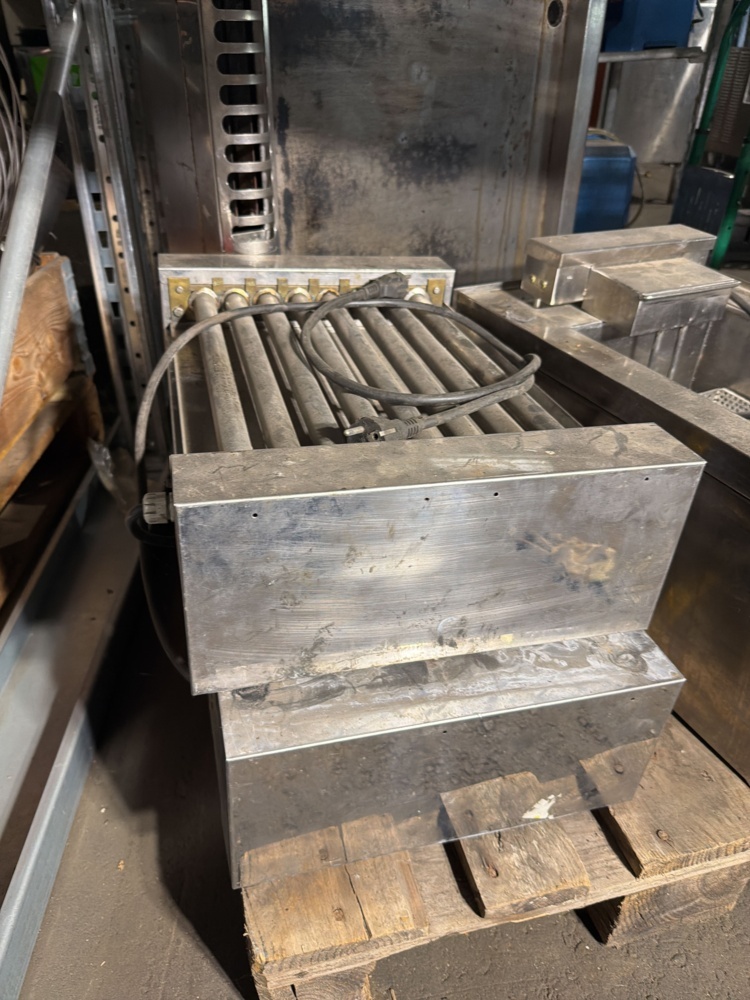 1565982-2 Restaurant equipment - Roller grill, deep fryer, frying table