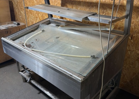 Refrigerated counter