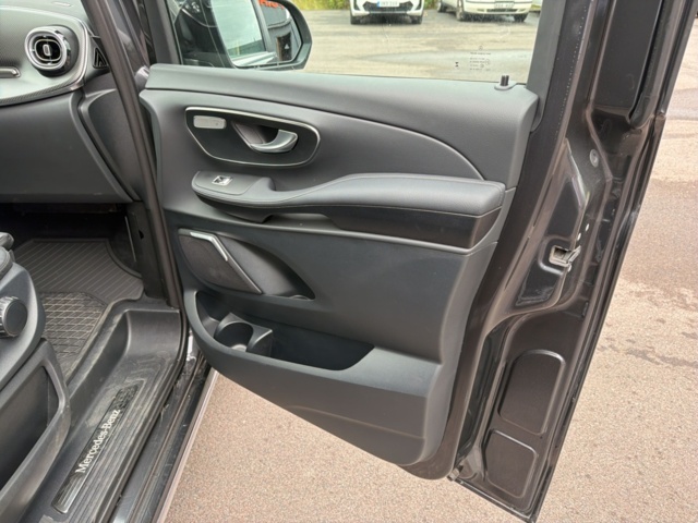 1566712-28 Mercedes-Benz V 300d 4MATIC 3.2t 9G-Tronic, 237hp -2025