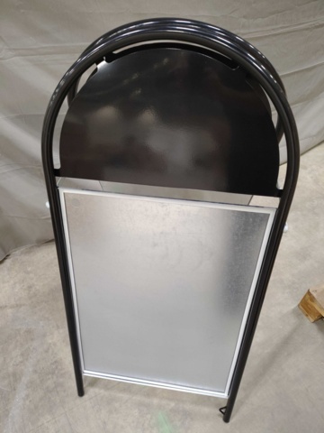 1576144-3 Gatupratare - 50x70 cm, svart, rundad topp