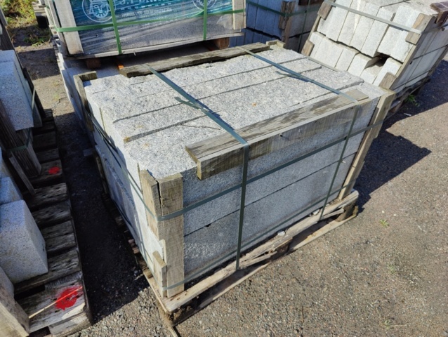 1091348-1 Granitkantsten RFV2 Rak Porto Grå 1100x120x300 mm ca 13.2 m
