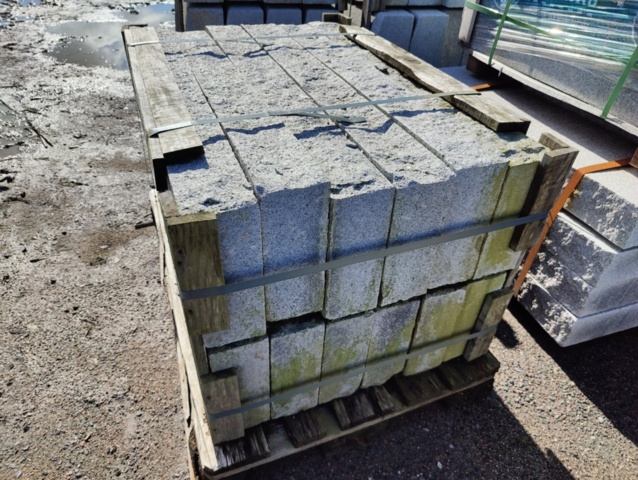 1091348-3 Granitkantsten RFV2 Rak Porto Grå 1100x120x300 mm ca 13.2 m