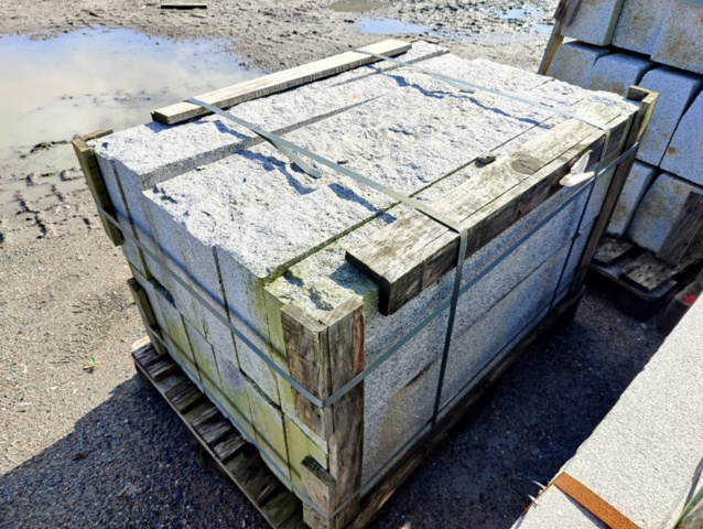 1091348-4 Granitkantsten RFV2 Rak Porto Grå 1100x120x300 mm ca 13.2 m