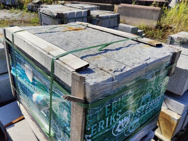 1091349-2 Granitkantsten RFV2 Rak Porto Grå 1100x120x300 mm ca 13.2 m