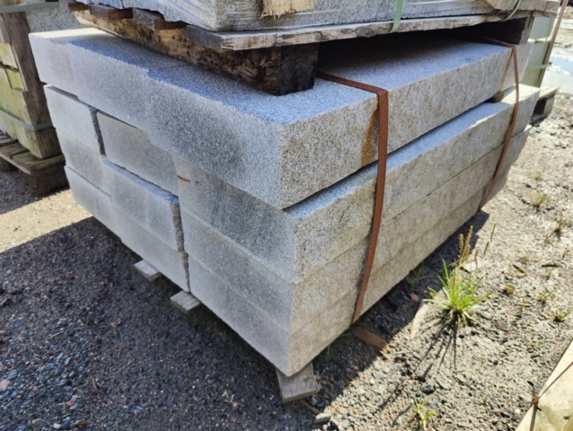 1091350-4 Granitkantsten RFV2 Rak Porto Grå 1100x120x300 mm ca 13.2 m