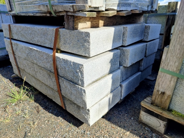 1091350-5 Granitkantsten RFV2 Rak Porto Grå 1100x120x300 mm ca 13.2 m