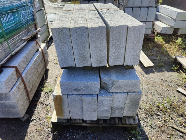 1091351-3 Granitkantsten RFV2 Rak Porto Grå 1100x120x300 mm ca 14.3 m